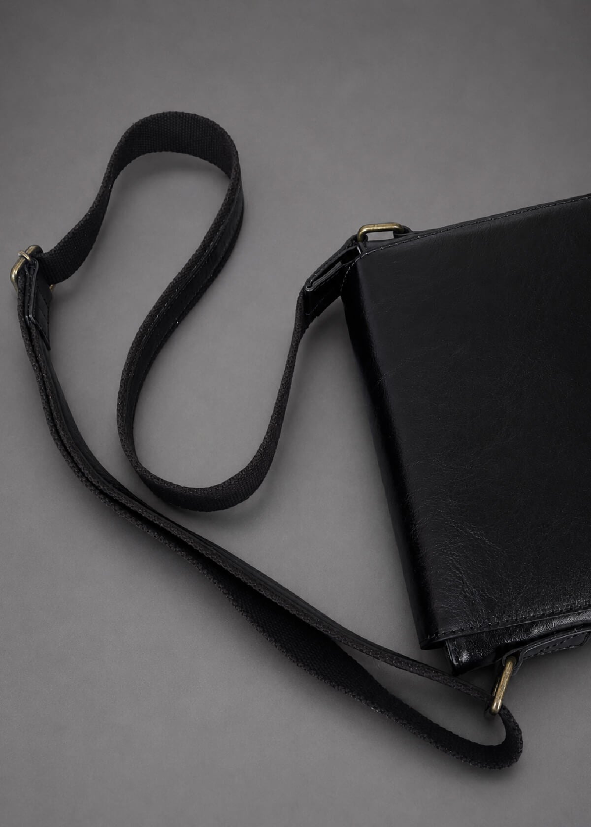 The Courier Black